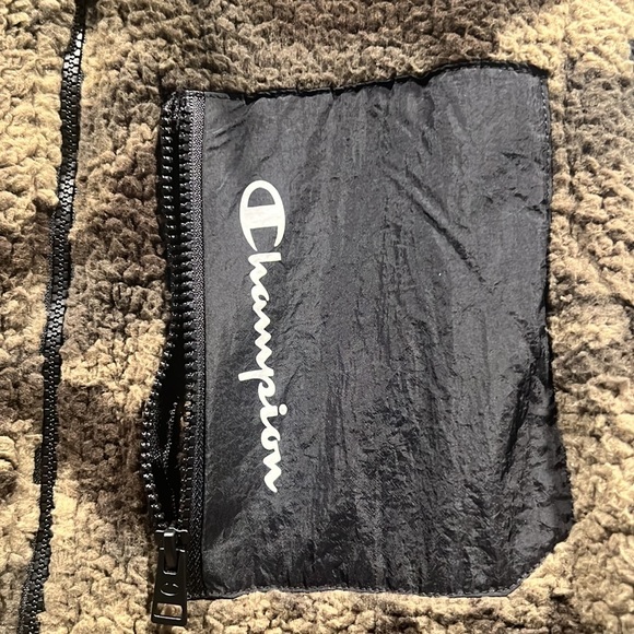 Champion Reversible Vest w/Military Print Fleece Upper and Black Nylon Internal - Picture 9 of 15